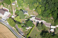 Tuffsteinhöhlenwohnungen am Loir in Lunay in Centre-Val de Loire im Bundesland Loir-et-Cher, Frankreich