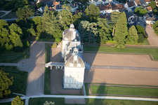 Schrägluftbild von Cheverny im Bundesland Loir-et-Cher, Frankreich