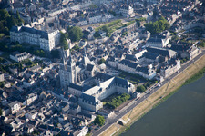 Blois im Bundesland Loir-et-Cher, Frankreich von oben