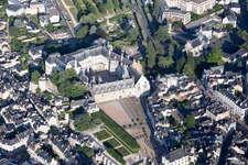 Blois im Bundesland Loir-et-Cher, Frankreich von oben gesehen