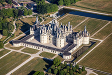 Burganlage des Schloss de Chambord - Château de Chambord in Chambord in Centre-Val de Loire im Bundesland Loir-et-Cher, Frankreich