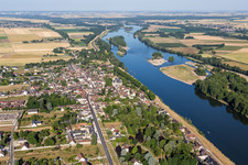 Dorfkern an den Fluß- Uferbereichen der Loire in Saint-Dye-sur-Loire in Centre-Val de Loire in Saint-Dyé-sur-Loire im Bundesland Loir-et-Cher, Frankreich