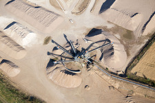 Luftbild von Kieswerk in Suèvres im Bundesland Loir-et-Cher, Frankreich