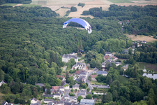 Schrägluftbild von Saint-Ouen-les-Vignes im Bundesland Indre-et-Loire, Frankreich