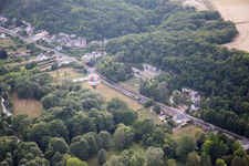 Luftbild von Heißluftballon Start vor dem Château de Perreux in Nazelles-Negron in Centre-Val de Loire in Nazelles-Négron im Bundesland Indre-et-Loire, Frankreich