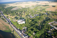 Chaumont-sur-Loire im Bundesland Loir-et-Cher, Frankreich aus der Drohnenperspektive