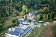 Drohnenbild von Landes-le-Gaulois im Bundesland Loir-et-Cher, Frankreich