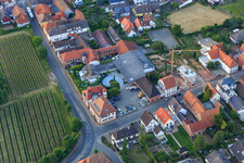 Wein- und Sektgut - Destillerie in Edesheim im Bundesland Rheinland-Pfalz, Deutschland