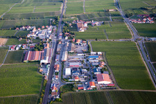 Industrie- und Gewerbegebiet mit Flaschengroßhandlung Wittmer GmbH & Co.KG im Ortsteil Bordmühle in Kirrweiler (Pfalz) im Bundesland Rheinland-Pfalz, Deutschland
