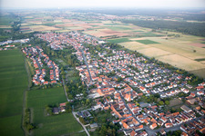 Luftaufnahme von Ortsteil Niederhochstadt in Hochstadt im Bundesland Rheinland-Pfalz, Deutschland