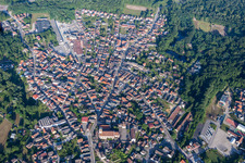 Ortsansicht der Straßen und Häuser der Wohngebiete in Soufflenheim in Grand Est im Bundesland Bas-Rhin, Frankreich