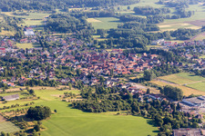 Ortsansicht der Straßen und Häuser der Wohngebiete in Wœrth in Grand Est im Bundesland Bas-Rhin, Frankreich