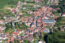 Schrägluftbild von Steinseltz im Bundesland Bas-Rhin, Frankreich