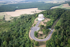 Montsec, Amerikanisches Kriegerdenkmal im Bundesland Meuse, Frankreich aus der Luft betrachtet