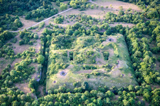 Bunker- Gebäudekomplex aus Beton und Stahl Fort de Lucey in Lucey in Grand Est im Bundesland Meurthe-et-Moselle, Frankreich