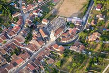 Kirchengebäude im Dorfkern in Lucey in Grand Est im Bundesland Meurthe-et-Moselle, Frankreich