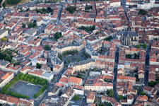 Toul im Bundesland Meurthe-et-Moselle, Frankreich aus der Drohnenperspektive