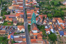 Katholische Kirche eingerüstet von Leidner GmbH Gerüstbau, Landau in Ottersheim bei Landau im Bundesland Rheinland-Pfalz, Deutschland von einer Drohne aus