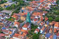 Katholische Kirche eingerüstet von Leidner GmbH Gerüstbau, Landau in Ottersheim bei Landau im Bundesland Rheinland-Pfalz, Deutschland von der Drohne aus gesehen