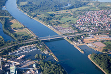 Rheinbrücken Maxau aus Norden mit   Motorbootclub Karlsruhe e.V. und Hafen Maximiliansau im Ortsteil Knielingen im Bundesland Baden-Württemberg, Deutschland