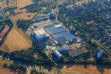 Baustelle bei L'OREAL Produktion Deutschland GmbH & Co. KG im Ortsteil Nordweststadt in Karlsruhe im Bundesland Baden-Württemberg vom Flugzeug aus