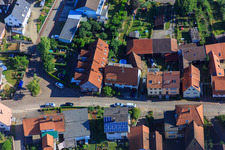 Lange Straße im Ortsteil Schluttenbach in Ettlingen im Bundesland Baden-Württemberg, Deutschland von oben