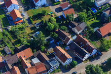 Lange Straße im Ortsteil Schluttenbach in Ettlingen im Bundesland Baden-Württemberg, Deutschland aus der Vogelperspektive
