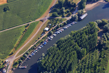 Schrägluftbild von Yachthafen Neuburg an der Lautermündung in Neuburg am Rhein im Bundesland Rheinland-Pfalz, Deutschland