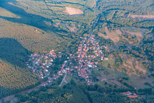 Drohnenaufname von Birkenhördt im Bundesland Rheinland-Pfalz, Deutschland
