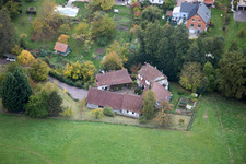 Luftaufnahme von Oberhoffen-lès-Wissembourg im Bundesland Bas-Rhin, Frankreich