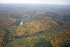 Drohnenbild von Windstein im Bundesland Bas-Rhin, Frankreich
