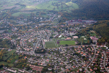 Luftbild von Niederbronn-les-Bains im Bundesland Bas-Rhin, Frankreich