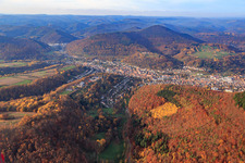 Stadtübersicht aus Süden in Annweiler am Trifels im Bundesland Rheinland-Pfalz, Deutschland