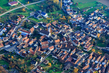 Laurentiuskirche und protestantische Kirche in Göcklingen im Bundesland Rheinland-Pfalz, Deutschland