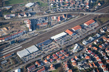 Einkaufsmärkte an der Heidelbergerstr im Ortsteil Graben in Graben-Neudorf im Bundesland Baden-Württemberg, Deutschland