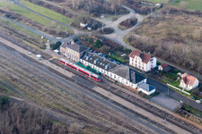 Gleisverlauf und Bahnhofsgebäude der Französischen Bahn in Lauterbourg in Grand Est im Bundesland Bas-Rhin, Frankreich