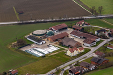 Schrägluftbild von Ortsteil Untertattenbach in Bad Birnbach im Bundesland Bayern, Deutschland