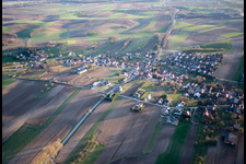 Drohnenaufname von Wintzenbach im Bundesland Bas-Rhin, Frankreich