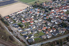 Schrägluftbild von Ortsteil Neudorf in Graben-Neudorf im Bundesland Baden-Württemberg, Deutschland