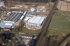 Schrägluftbild von Gewerbegebiet Siemensstr im Ortsteil Neudorf in Graben-Neudorf im Bundesland Baden-Württemberg, Deutschland