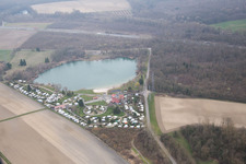 Schrägluftbild von Rœschwoog im Bundesland Bas-Rhin, Frankreich