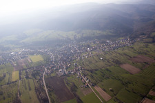 Lembach im Bundesland Bas-Rhin, Frankreich aus der Luft betrachtet