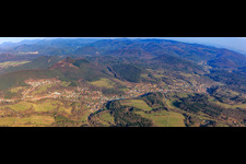 Dorfpanorama aus Westen in Bruchweiler-Bärenbach im Bundesland Rheinland-Pfalz, Deutschland