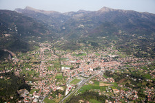 Luftaufnahme von Camaiore(I-Toskana) im Bundesland Toscana, Italien