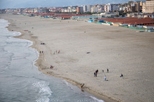 Drohnenbild von Viareggio im Bundesland Lucca, Italien