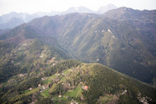Luftbild von Valdicastello im Bundesland Toscana, Italien