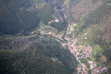 Valdicastello im Bundesland Toscana, Italien von oben