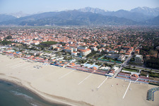 Luftbild von Forte dei Marmi im Bundesland Lucca, Italien
