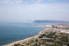 Avenza im Bundesland Toscana, Italien aus der Luft betrachtet