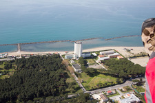Drohnenbild von Avenza im Bundesland Toscana, Italien